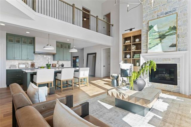 18605 Mohawk Lane, Overland Park, KS 66085