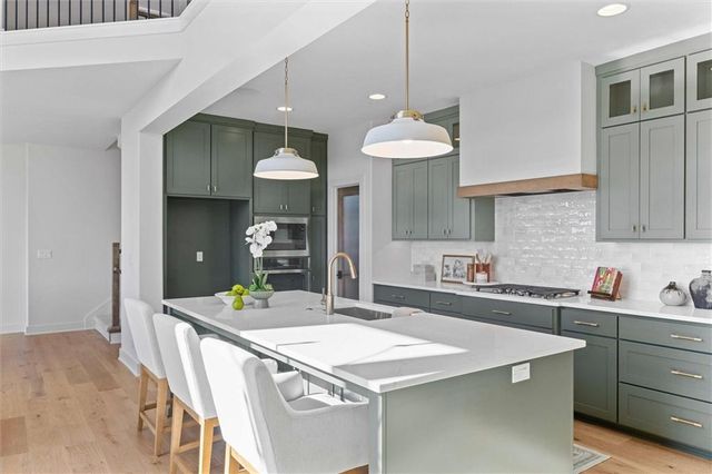 18605 Mohawk Lane, Overland Park, KS 66085