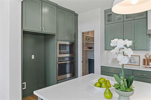 18605 Mohawk Lane, Overland Park, KS 66085