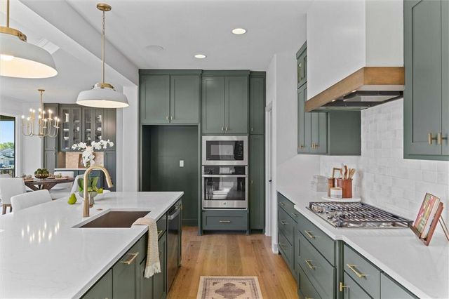 18605 Mohawk Lane, Overland Park, KS 66085