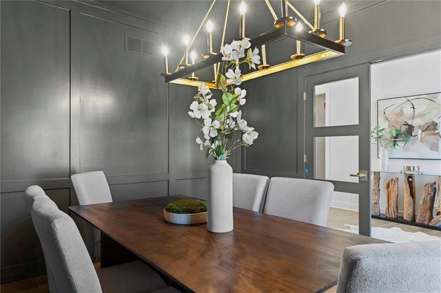 18605 Mohawk Lane, Overland Park, KS 66085