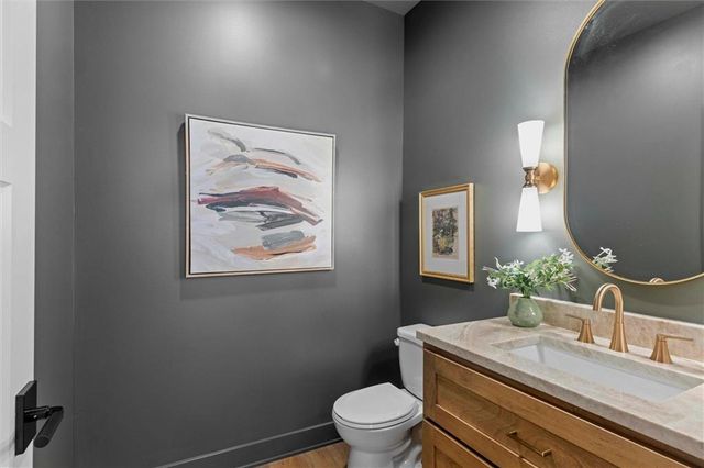 18605 Mohawk Lane, Overland Park, KS 66085