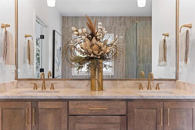 18605 Mohawk Lane, Overland Park, KS 66085