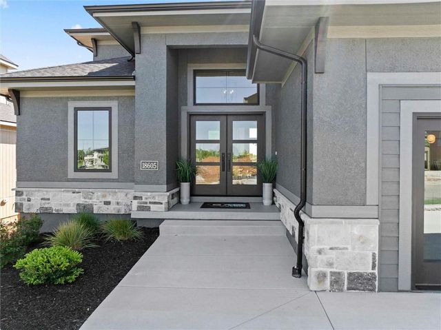 18605 Mohawk Lane, Overland Park, KS 66085