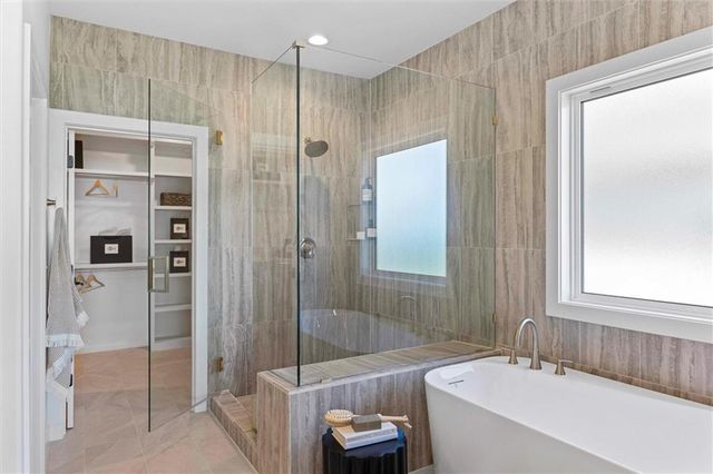 18605 Mohawk Lane, Overland Park, KS 66085