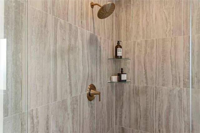 18605 Mohawk Lane, Overland Park, KS 66085