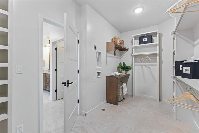 18605 Mohawk Lane, Overland Park, KS 66085