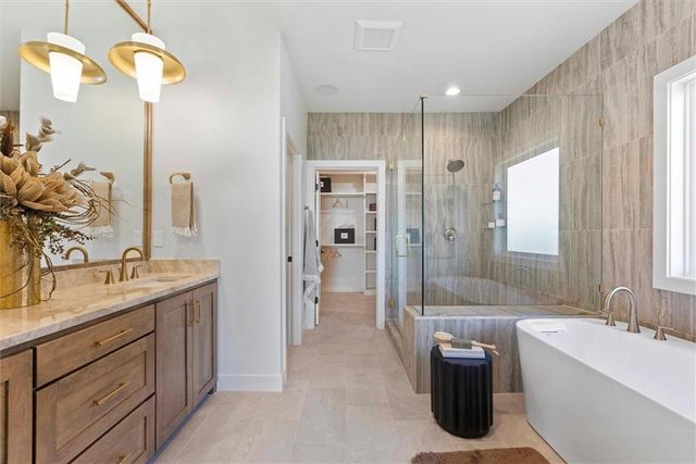 18605 Mohawk Lane, Overland Park, KS 66085