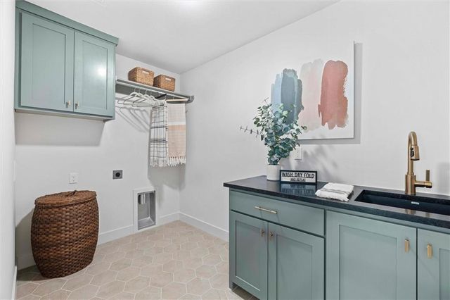 18605 Mohawk Lane, Overland Park, KS 66085