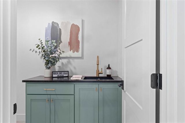 18605 Mohawk Lane, Overland Park, KS 66085