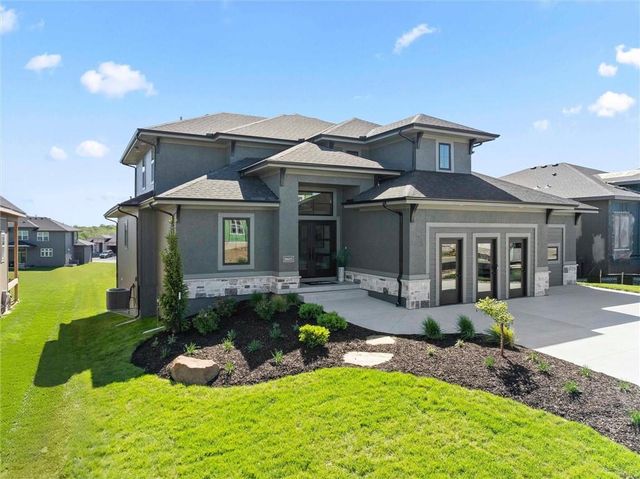 18605 Mohawk Lane, Overland Park, KS 66085