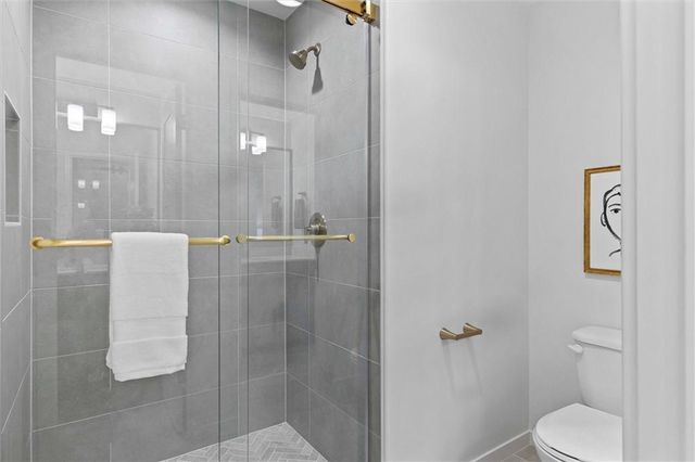 18605 Mohawk Lane, Overland Park, KS 66085