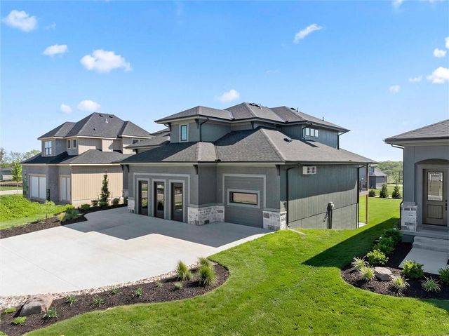 18605 Mohawk Lane, Overland Park, KS 66085