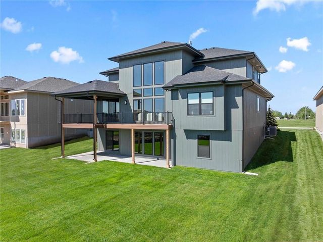 18605 Mohawk Lane, Overland Park, KS 66085