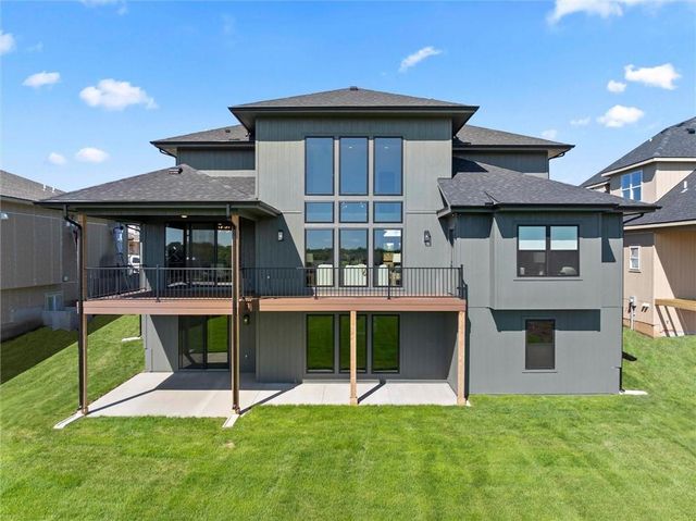 18605 Mohawk Lane, Overland Park, KS 66085