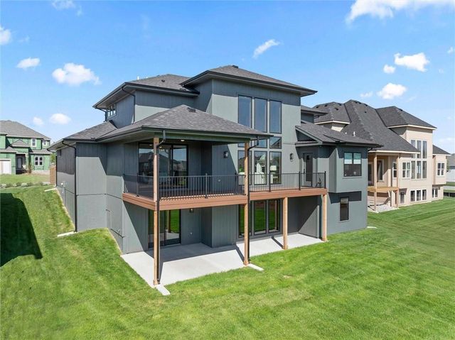 18605 Mohawk Lane, Overland Park, KS 66085