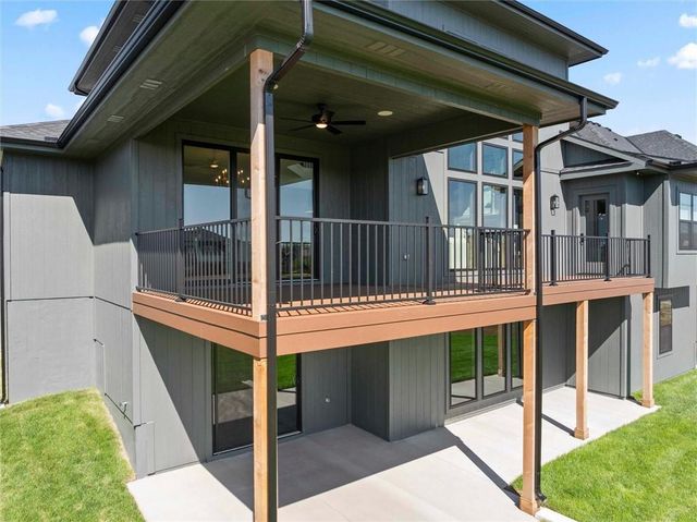 18605 Mohawk Lane, Overland Park, KS 66085