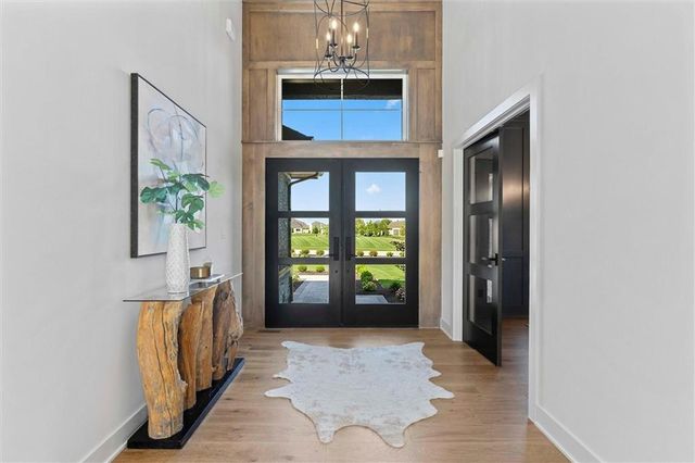 18605 Mohawk Lane, Overland Park, KS 66085