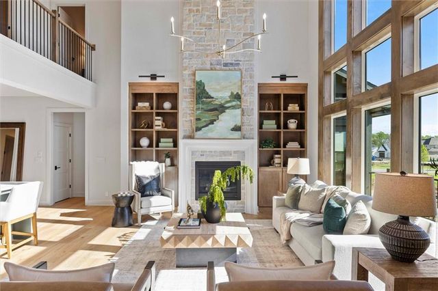 18605 Mohawk Lane, Overland Park, KS 66085