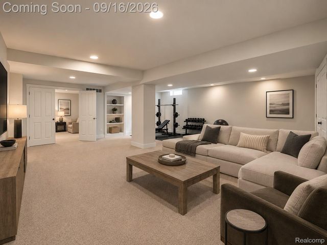945 Henrietta Street, Birmingham, MI 48009