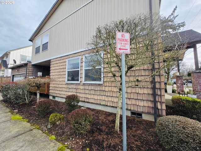 894 Ne LINDEN Ave, Gresham, OR 97030