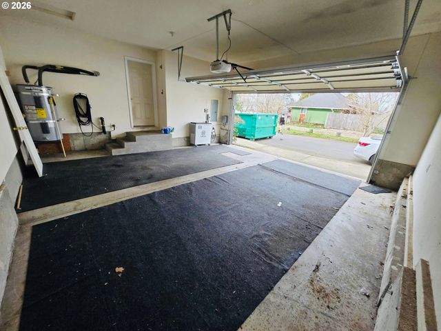 894 Ne LINDEN Ave, Gresham, OR 97030