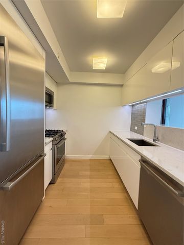 13835 39th Avenue 4B, Flushing, NY 11354