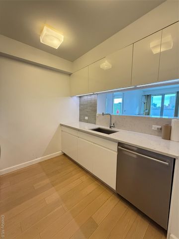 13835 39th Avenue 4B, Flushing, NY 11354