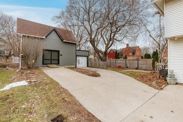 517 McCall STREET, Waukesha, WI 53186