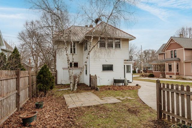 517 McCall STREET, Waukesha, WI 53186