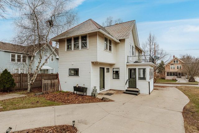 517 McCall STREET, Waukesha, WI 53186