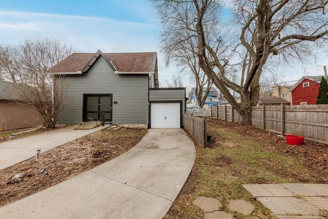 517 McCall STREET, Waukesha, WI 53186