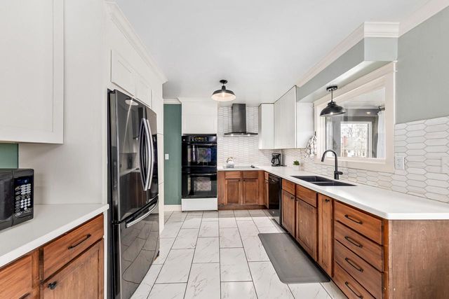 517 McCall STREET, Waukesha, WI 53186