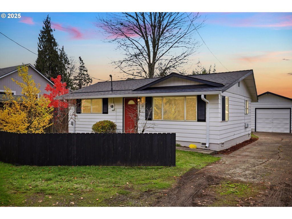 117 N 9TH Ave, Ridgefield, WA 98642