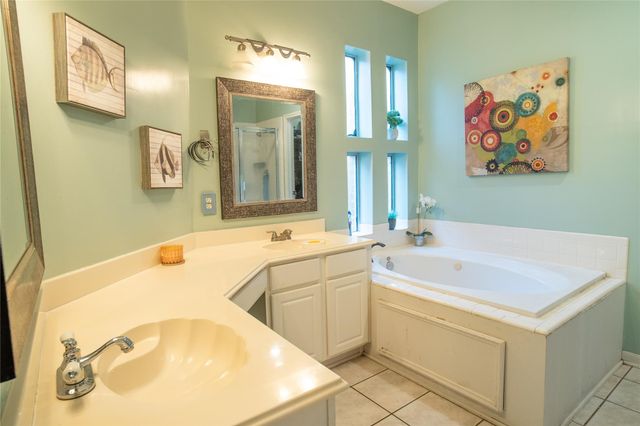 9434 Barretts Glen Ct Court, Houston, TX 77065