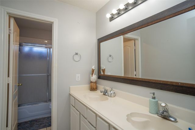 9434 Barretts Glen Ct Court, Houston, TX 77065