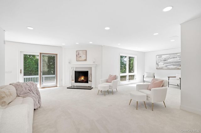 12 Hearthstone Circle, Scarsdale, NY 10583
