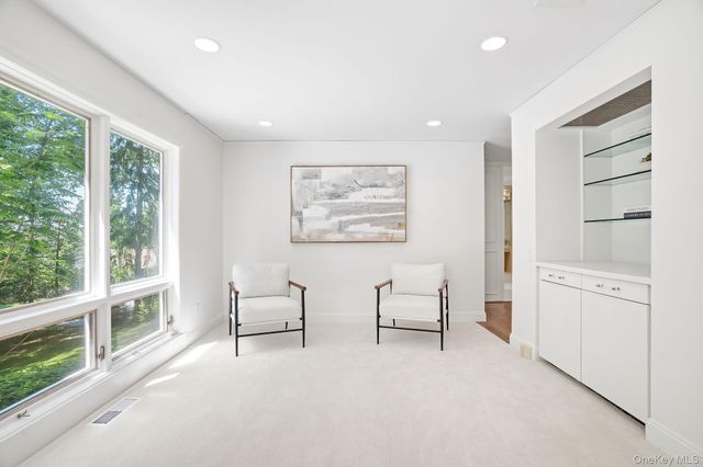 12 Hearthstone Circle, Scarsdale, NY 10583