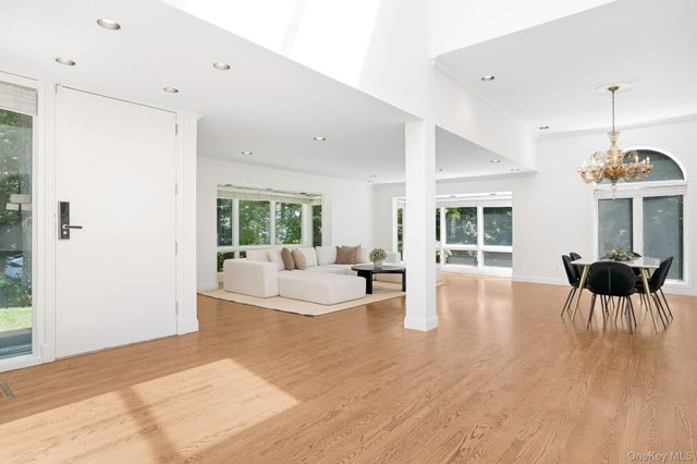 12 Hearthstone Circle, Scarsdale, NY 10583