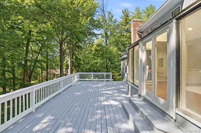 12 Hearthstone Circle, Scarsdale, NY 10583