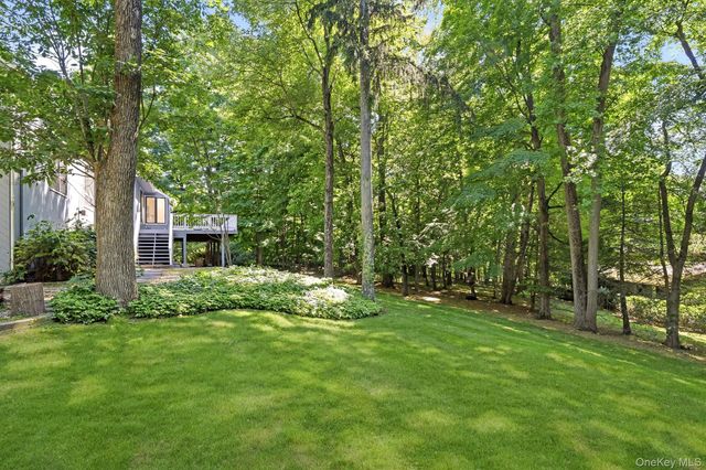 12 Hearthstone Circle, Scarsdale, NY 10583