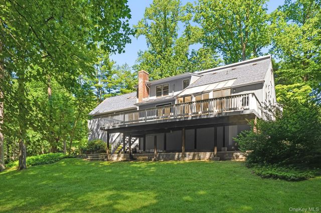 12 Hearthstone Circle, Scarsdale, NY 10583