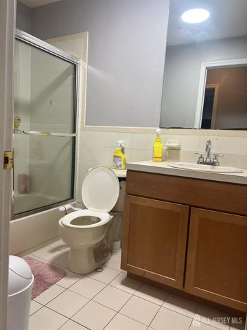 446 Great Beds Court, Perth Amboy, NJ 08861