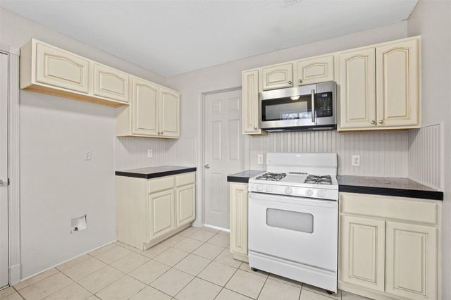 2408 W Messick LOOP, Round Rock, TX 78681