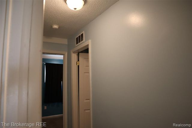 34861 John Street, Wayne, MI 48184