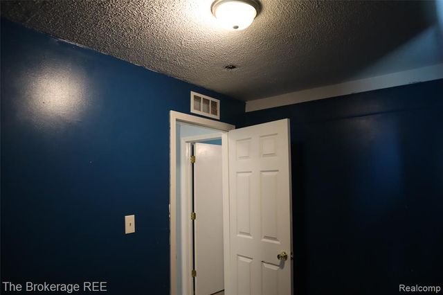 34861 John Street, Wayne, MI 48184