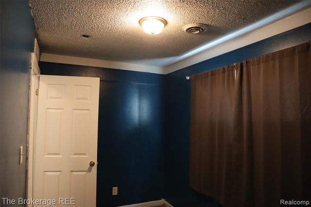 34861 John Street, Wayne, MI 48184