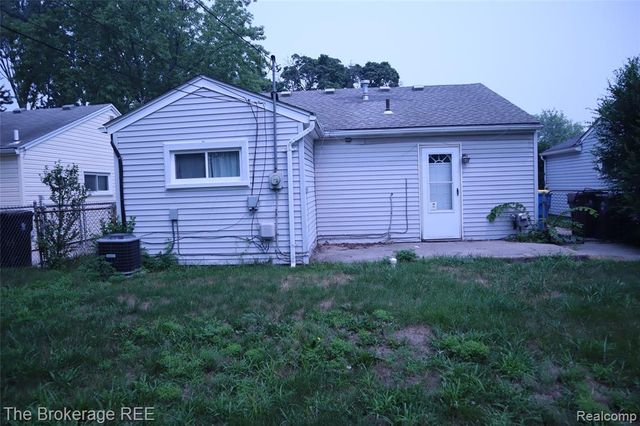 34861 John Street, Wayne, MI 48184