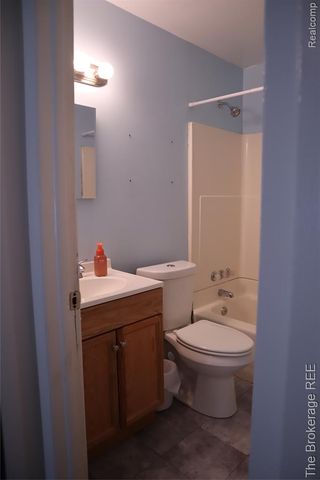 34861 John Street, Wayne, MI 48184
