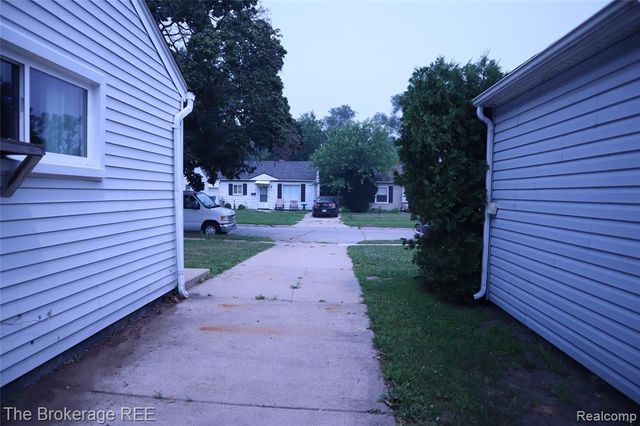 34861 John Street, Wayne, MI 48184